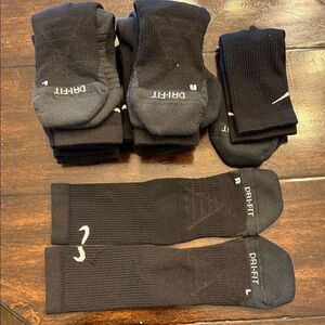 Nike Dri-FIT Black Everyday Max Small Crew Socks. Women’s 4-6 : 8 Pairs